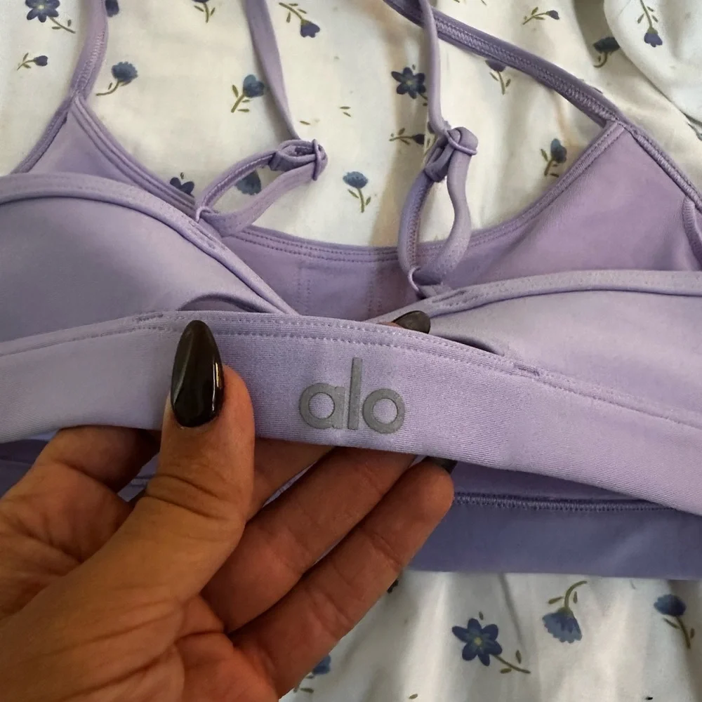 ALO Yoga lightweight support